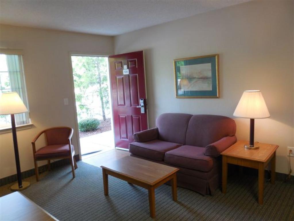 Affordable Suites Sumter Room photo